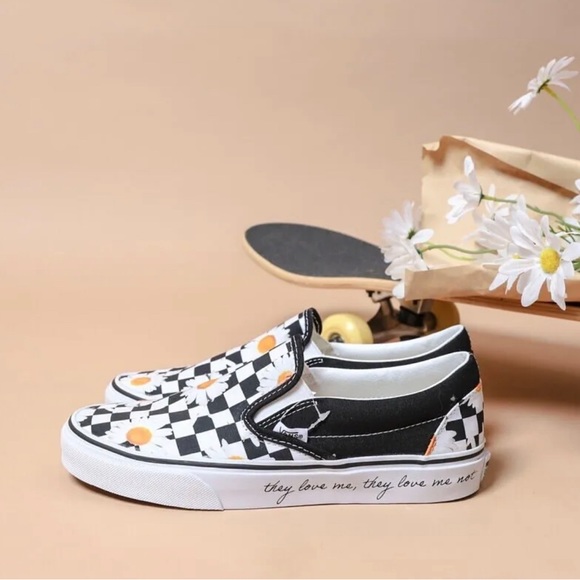 Vans Women’s Classic Slip-On  "Love Me/Love Me Not" Checker Daisy  VN0A5JMHB0B - Picture 5 of 11